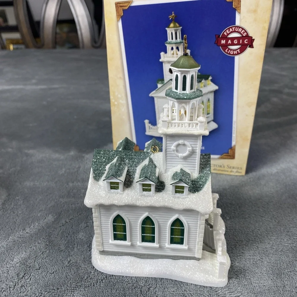 2004 Hallmark Keepsake Christmas Ornament 7th In Colonial Church Series Lighted
